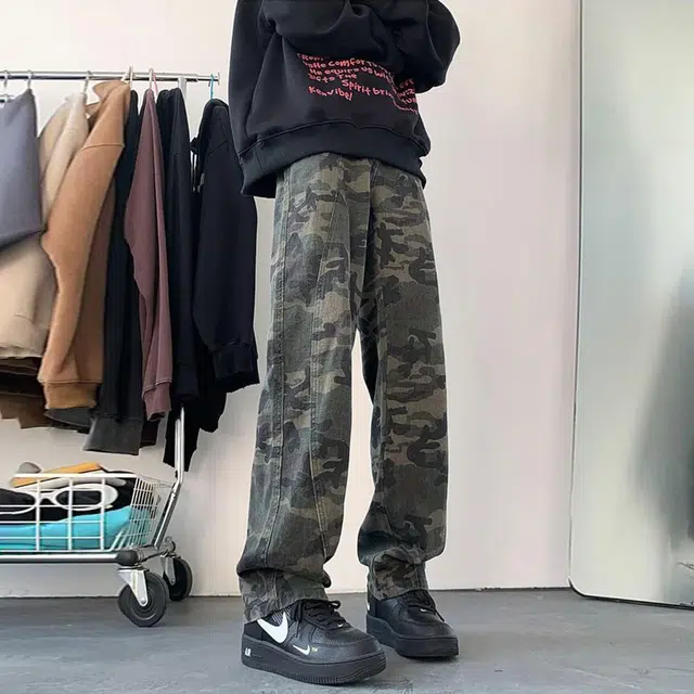 M JEANS STUDIOS 7