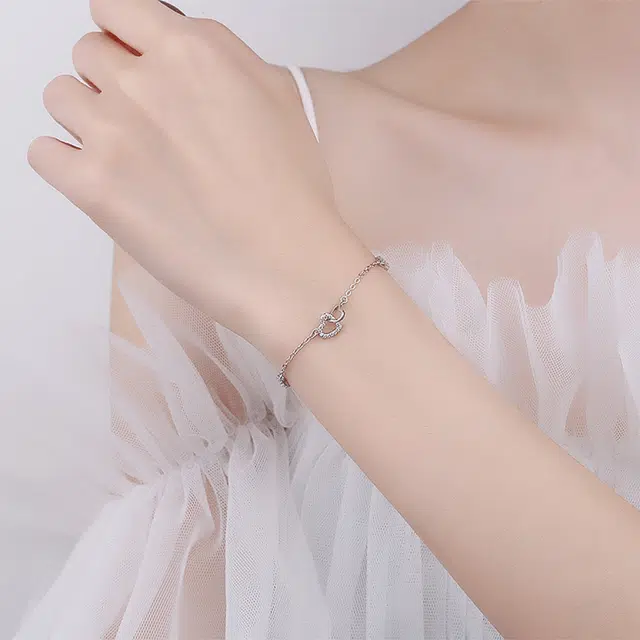 925