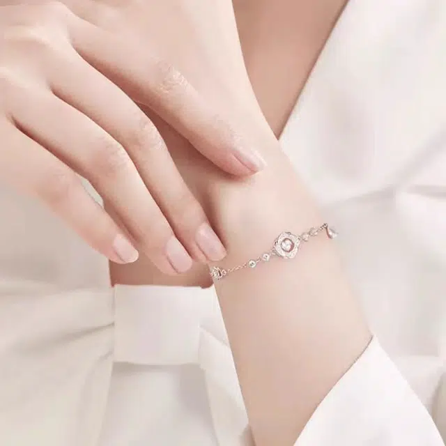 925