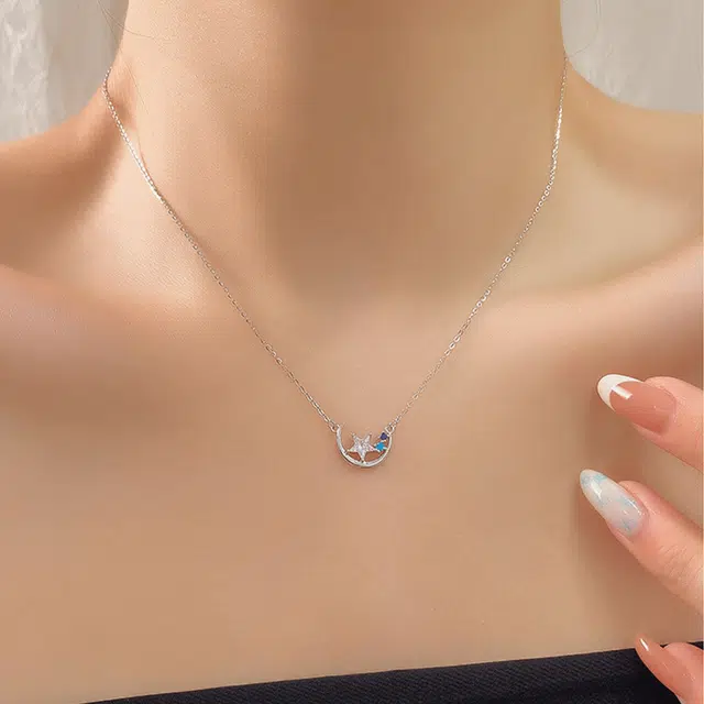 925