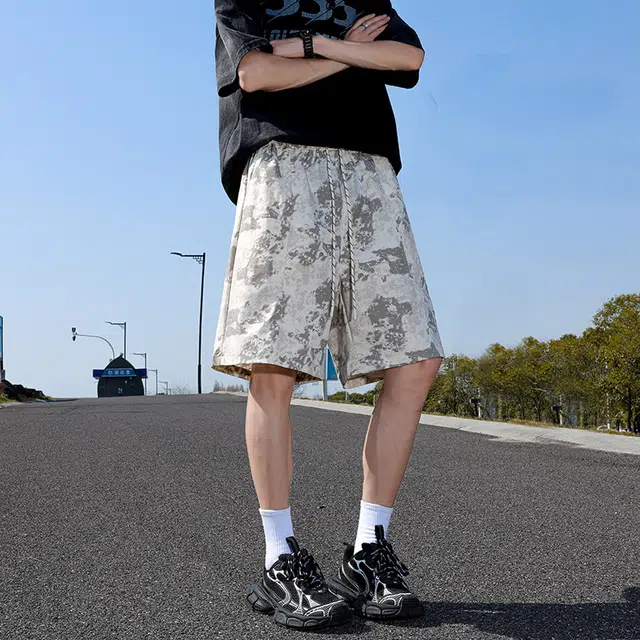 美式复古宽松高街痞帅迷彩满印户外透气薄款垂感阔腿百搭休闲短裤 男女同款