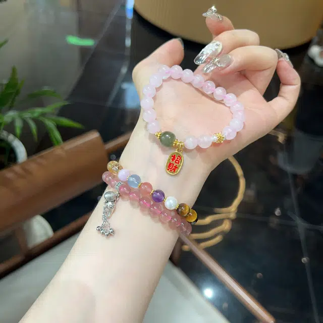 千叶珠宝 优雅可爱灵动招财福牌浪漫精致轻奢高级感小众设计款#好运天然 粉水晶 手串 男女同款情侣款