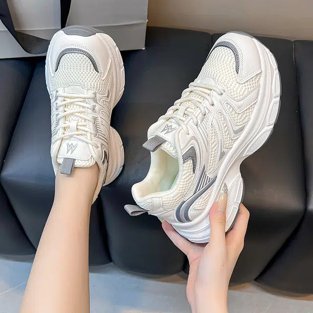 运动舒适简约百搭的秋季厚底女运动鞋 低帮 老爹鞋 女款