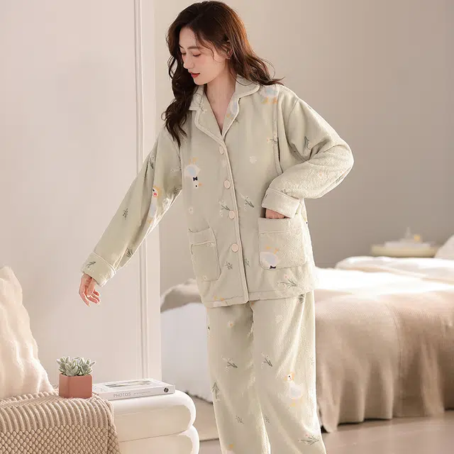 俞兆林 超火宝妈同款高级感时尚卡通柔软保暖法兰绒可调节裤腰宽松月子服便捷哺乳口家居服睡衣套装 秋冬季 女款