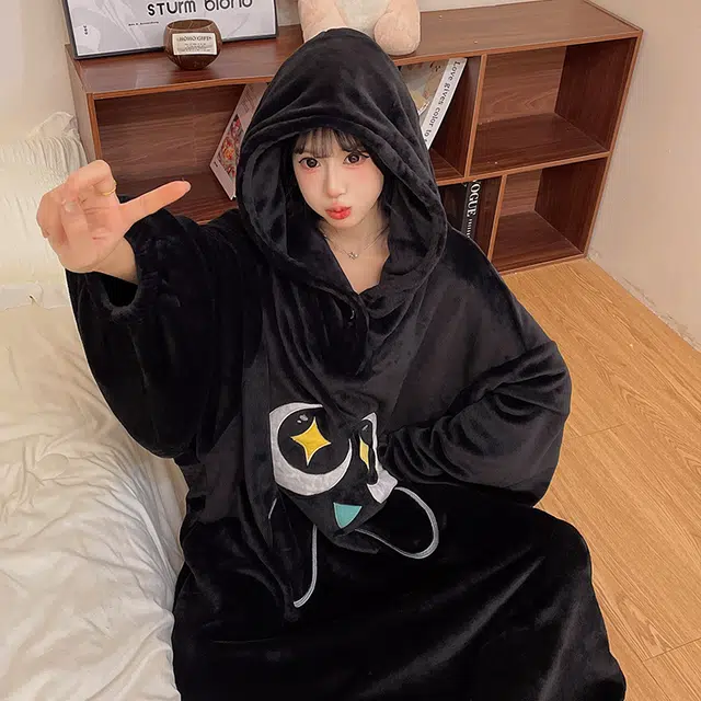 俞兆林 可爱搞怪卡通高级感柔软保暖法兰绒连帽中长裙宽松长袖家居服睡裙 秋冬季 女款