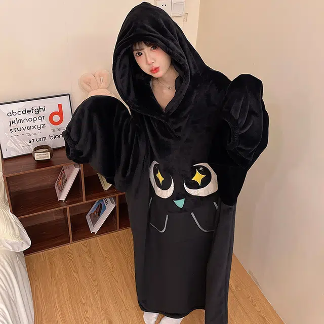 俞兆林 可爱搞怪卡通高级感柔软保暖法兰绒连帽中长裙宽松长袖家居服睡裙 秋冬季 女款