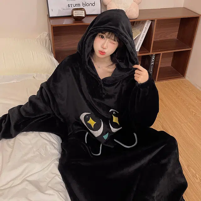 俞兆林 可爱搞怪卡通高级感柔软保暖法兰绒连帽中长裙宽松长袖家居服睡裙 秋冬季 女款