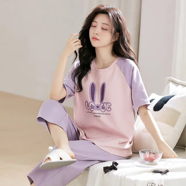 黛尔佳人 短袖七分裤带胸垫亲肤舒适时尚印花睡衣套装 女款