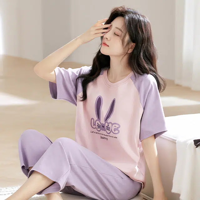 黛尔佳人 短袖七分裤带胸垫亲肤舒适时尚印花睡衣套装 女款