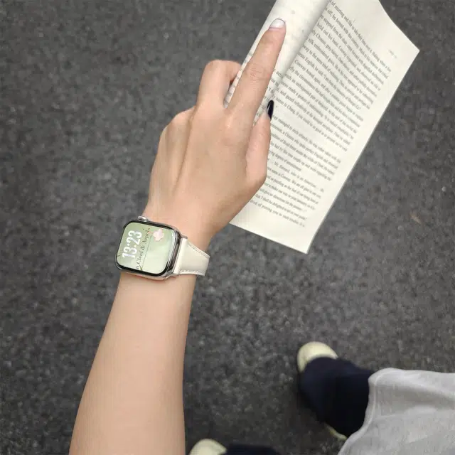 导维 苹果适用 手表表带 真皮材质 复古优雅皮质磁吸扣表带女男高级运动腕带男女通用