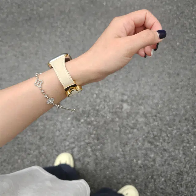 导维 苹果适用 手表表带 真皮材质 复古优雅皮质磁吸扣表带女男高级运动腕带男女通用