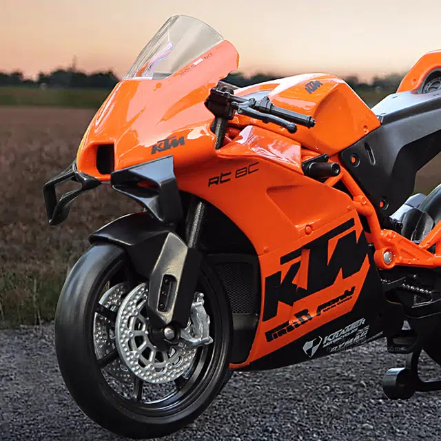 112KTM RC8C