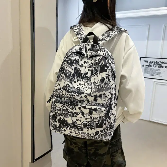 南潇湘 小清新休闲高颜值精美潮版韩版背包初中生高中生大学生上课百搭书包 尼龙布 双肩包 男女同款情侣款 灰色/彩色/黑色