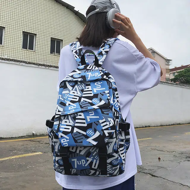 南潇湘 小清新休闲高颜值精美潮版韩版背包百搭书包 尼龙 双肩包 常规 男款 七字/白黑条/黑色/浅绿色/浅蓝色
