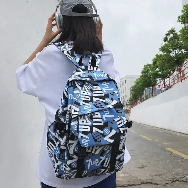 南潇湘 小清新休闲高颜值精美潮版韩版背包百搭书包 尼龙 双肩包 常规 男款 七字/白黑条/黑色/浅绿色/浅蓝色