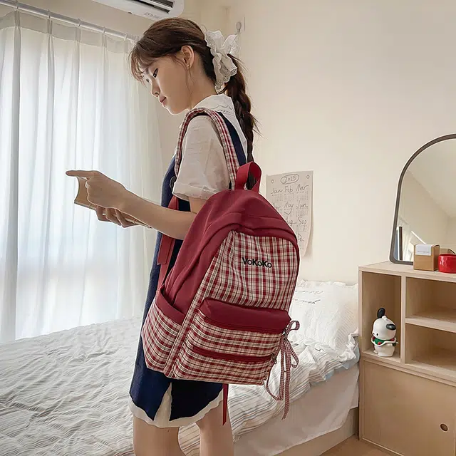 南潇湘 纯色格子条纹高颜值潮流个性小众设计背包休闲轻便简约通勤书包 尼龙 双肩包 常规 女款 红色/黑色/绿色/棕色