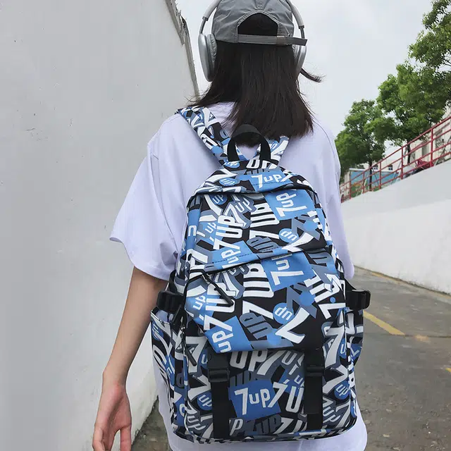 南潇湘 小清新休闲高颜值精美潮版韩版背包百搭书包 尼龙 双肩包 常规 男款 七字/白黑条/黑色/浅绿色/浅蓝色