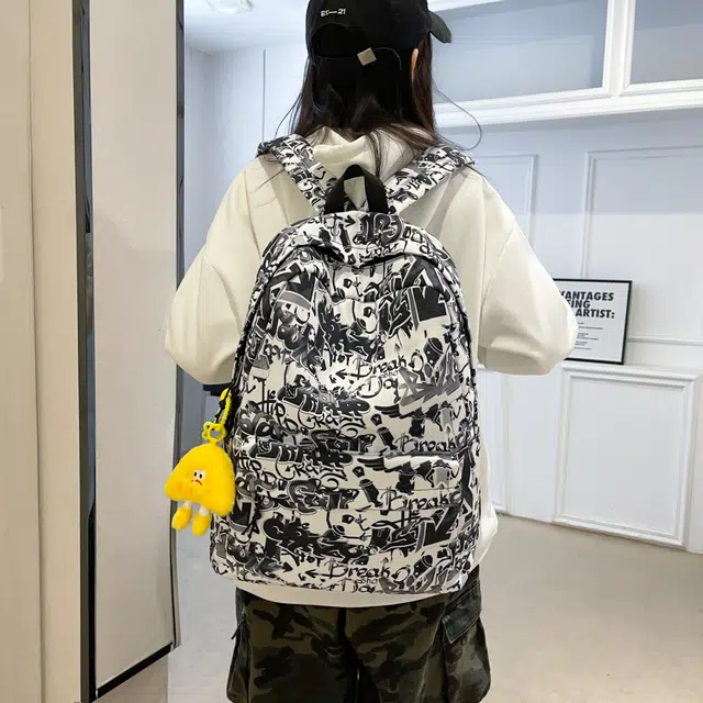 南潇湘 小清新休闲高颜值精美潮版韩版背包初中生高中生大学生上课百搭书包 尼龙布 双肩包 男女同款情侣款 灰色/彩色/黑色
