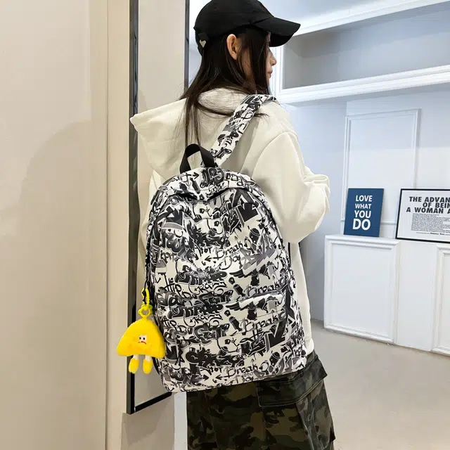 南潇湘 小清新休闲高颜值精美潮版韩版背包初中生高中生大学生上课百搭书包 尼龙布 双肩包 男女同款情侣款 灰色/彩色/黑色