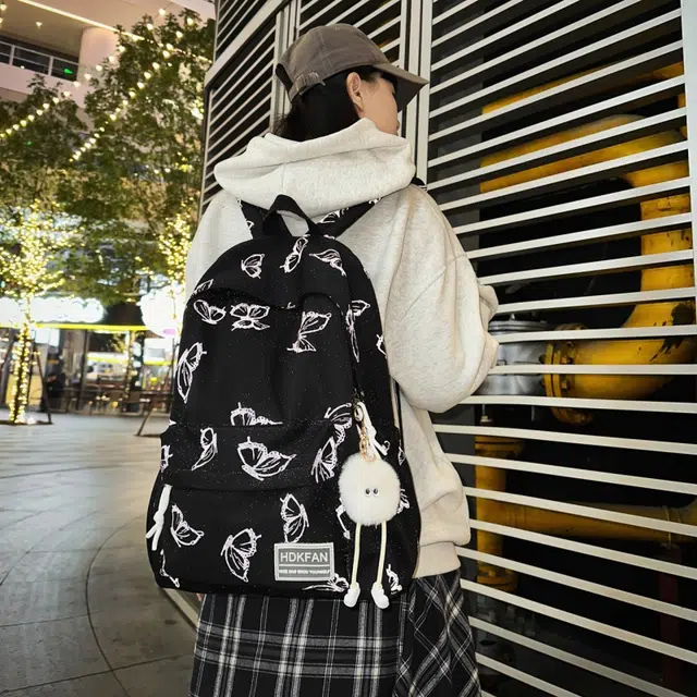 南潇湘 百搭防水纯色简约小清新初中生高中生大学生上课书包反光蝴蝶休闲背包 尼龙 双肩包 男女同款情侣款 黑色/绿色/米色/粉色/蓝色