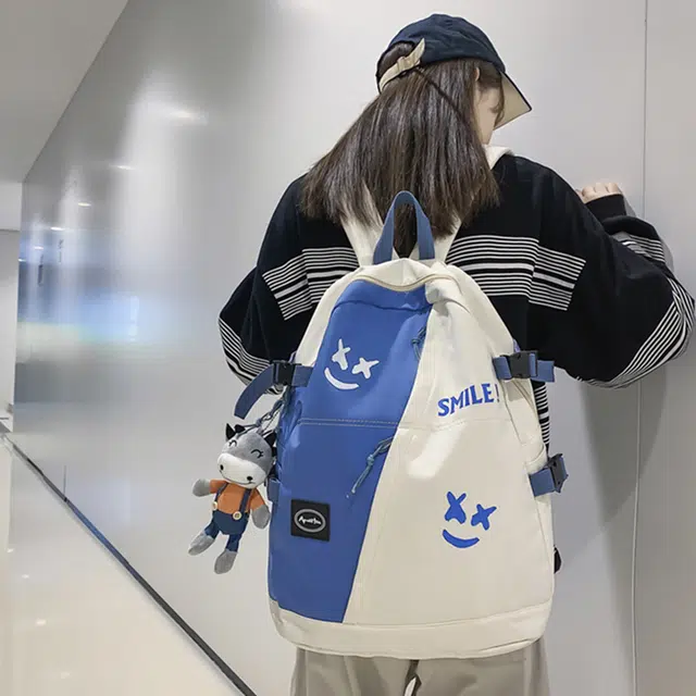 南潇湘 撞色系轻便百搭背包洋气个性气质高级感潮流时尚初中高中大学上课 尼龙 双肩包 男女同款情侣款 白色/黑色