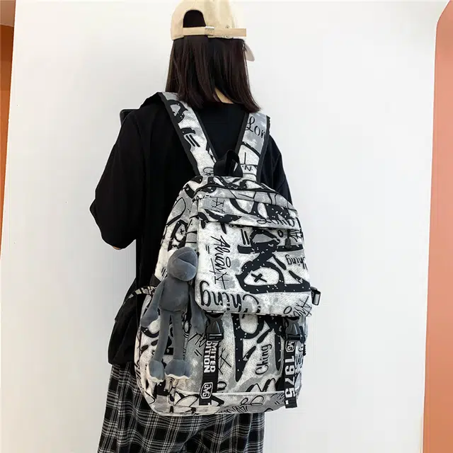 南潇湘 撞色系轻便百搭背包美版洋气个性气质高级感潮流时尚 尼龙 双肩包 常规 女款 黑色/字母白/黄色/方块白