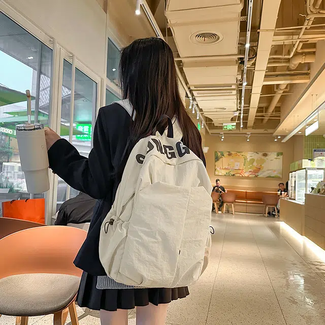南潇湘 字母印花轻便简约大容量运动耐磨背包初中生高中生大学生上课百搭书包 尼龙 双肩包 男女同款情侣款 白色/灰色/黑色/绿色