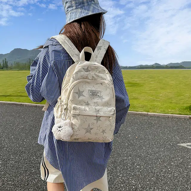 南潇湘 涂鸦精美机能通勤旅行小清新轻便高颜值大容量背包初高中大学生上课百搭书包 尼龙 双肩包 大号 女款 米色/白色/黑色