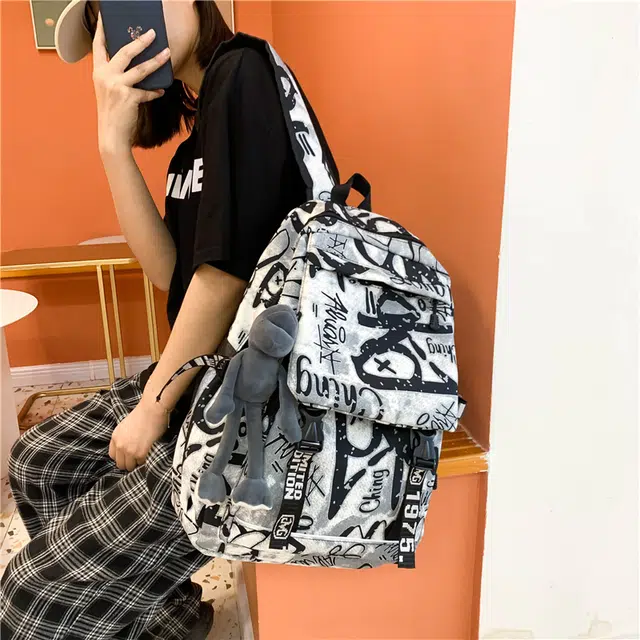 南潇湘 撞色系轻便百搭背包美版洋气个性气质高级感潮流时尚 尼龙 双肩包 常规 女款 黑色/字母白/黄色/方块白