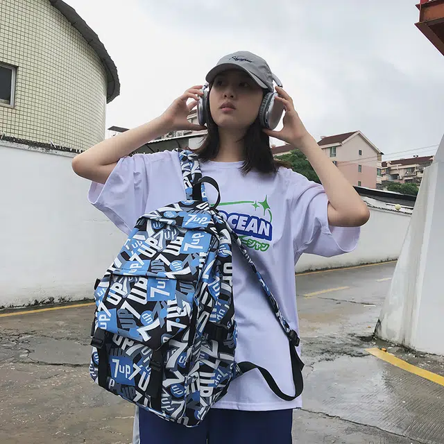 南潇湘 小清新休闲高颜值精美潮版韩版背包百搭书包 尼龙 双肩包 常规 男款 七字/白黑条/黑色/浅绿色/浅蓝色