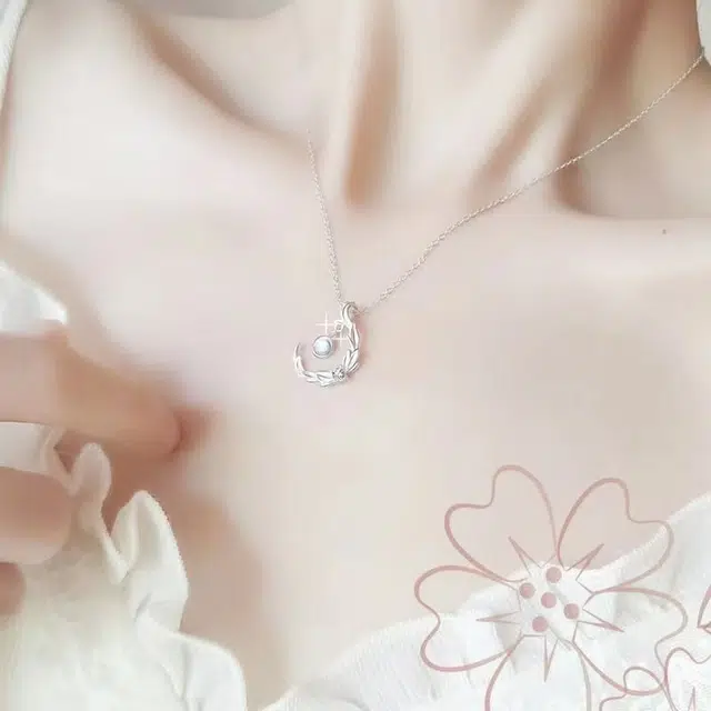 925