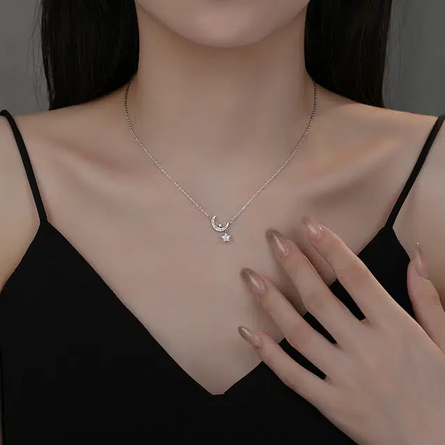 925