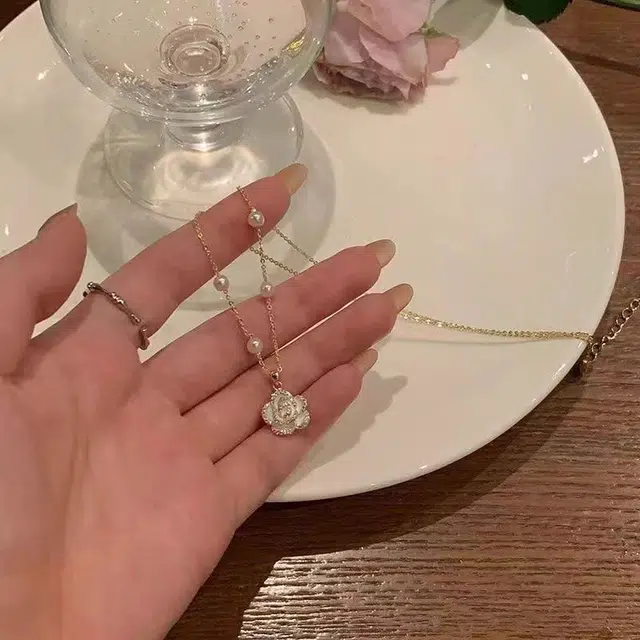 饰之颜 日韩甜美轻奢高级感山茶花花朵设计小清新锁骨链 潮流气质小众设计高级感日常百搭 钛钢 项链 女款