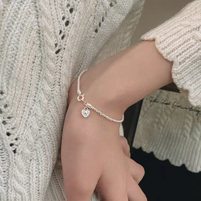 925