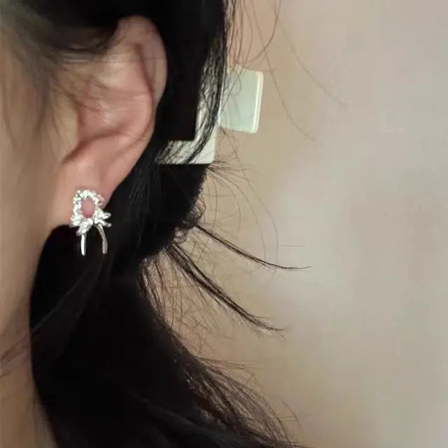 饰之颜 韩系极简银色精致蝴蝶结 小众设计感高级感通勤时尚日常百搭#好运 合金 耳环 女款