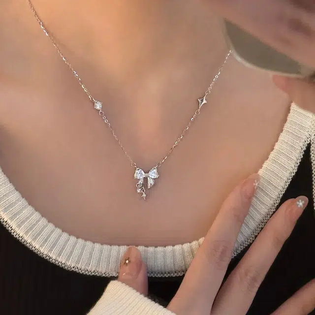 925