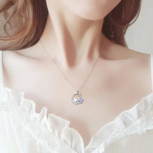 925