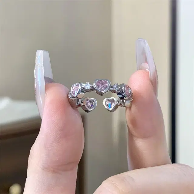 925
