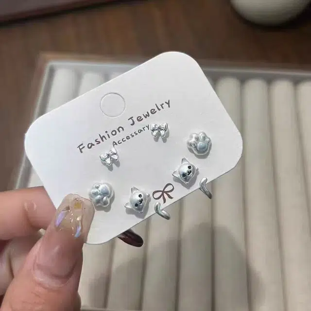 饰之颜 清新韩式小猫蝴蝶结猫爪 个性小众设计甜美可爱小尾巴森系气质时尚日常通勤百搭#好运 合金 耳钉 女款