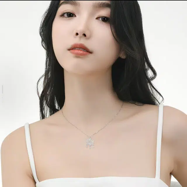 925