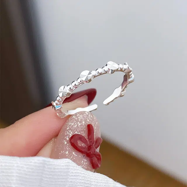925