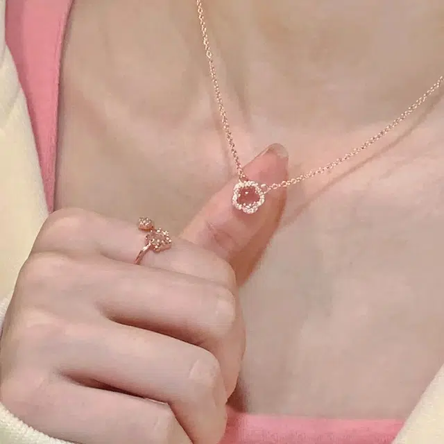 饰之颜 森系小清新极简温柔甜美显白 气质花朵天然 粉水晶 项链 女款