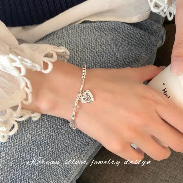 925