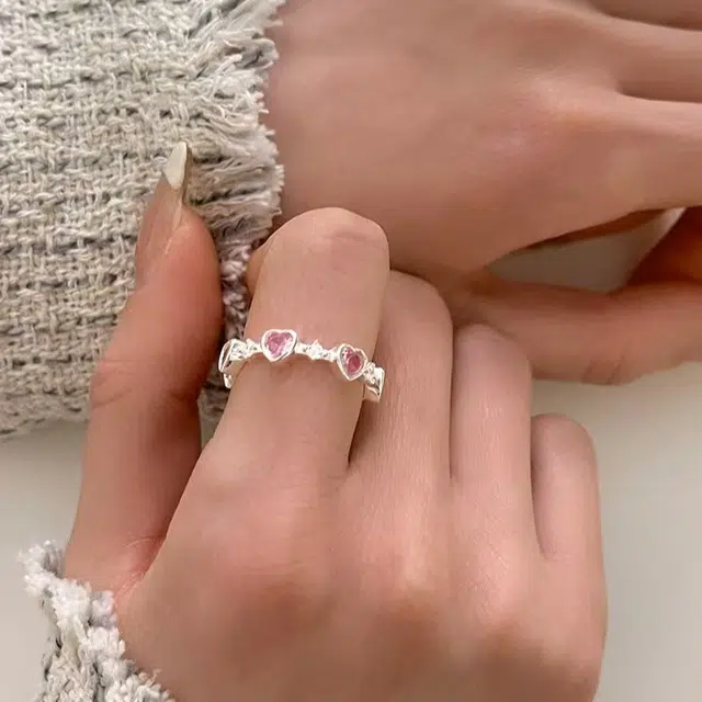 925