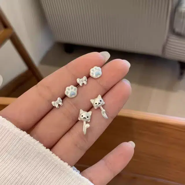 饰之颜 清新韩式小猫蝴蝶结猫爪 个性小众设计甜美可爱小尾巴森系气质时尚日常通勤百搭#好运 合金 耳钉 女款