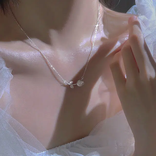 925