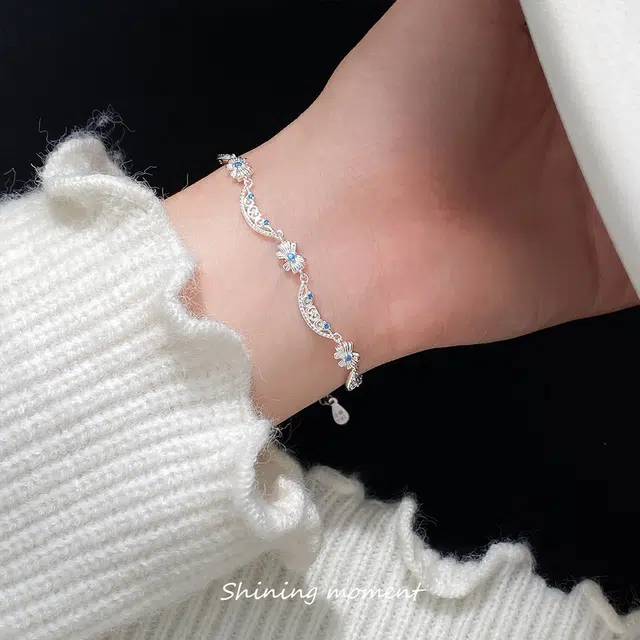 925