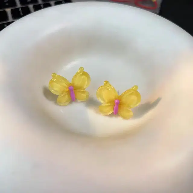 饰之颜 甜美可爱奶呼呼的黄色小蝴蝶 适合夏天的多巴胺彩色小众设计感高级#好运 合金 耳环 女款