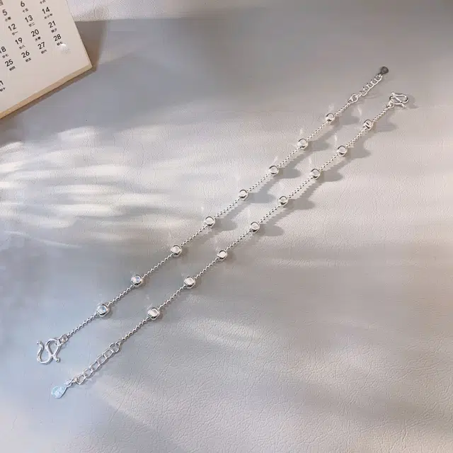 990