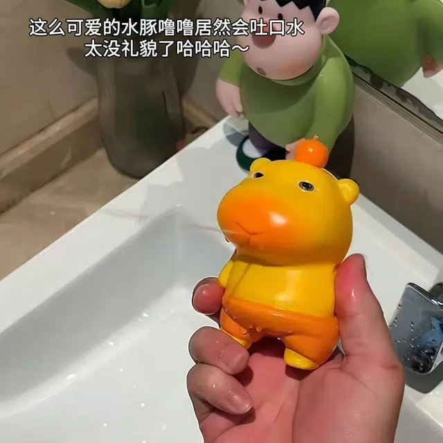 悦米乐 可爱呆萌卡皮巴拉按压滋水户外戏水玩具 水枪